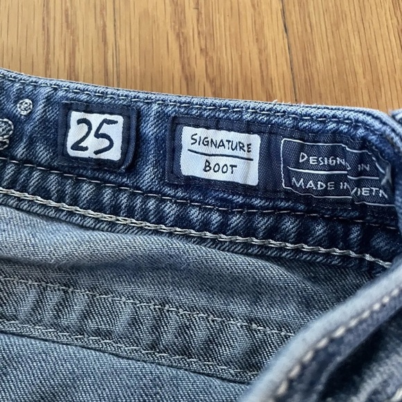 Miss Me Embroidered Flare - Picture 8 of 12